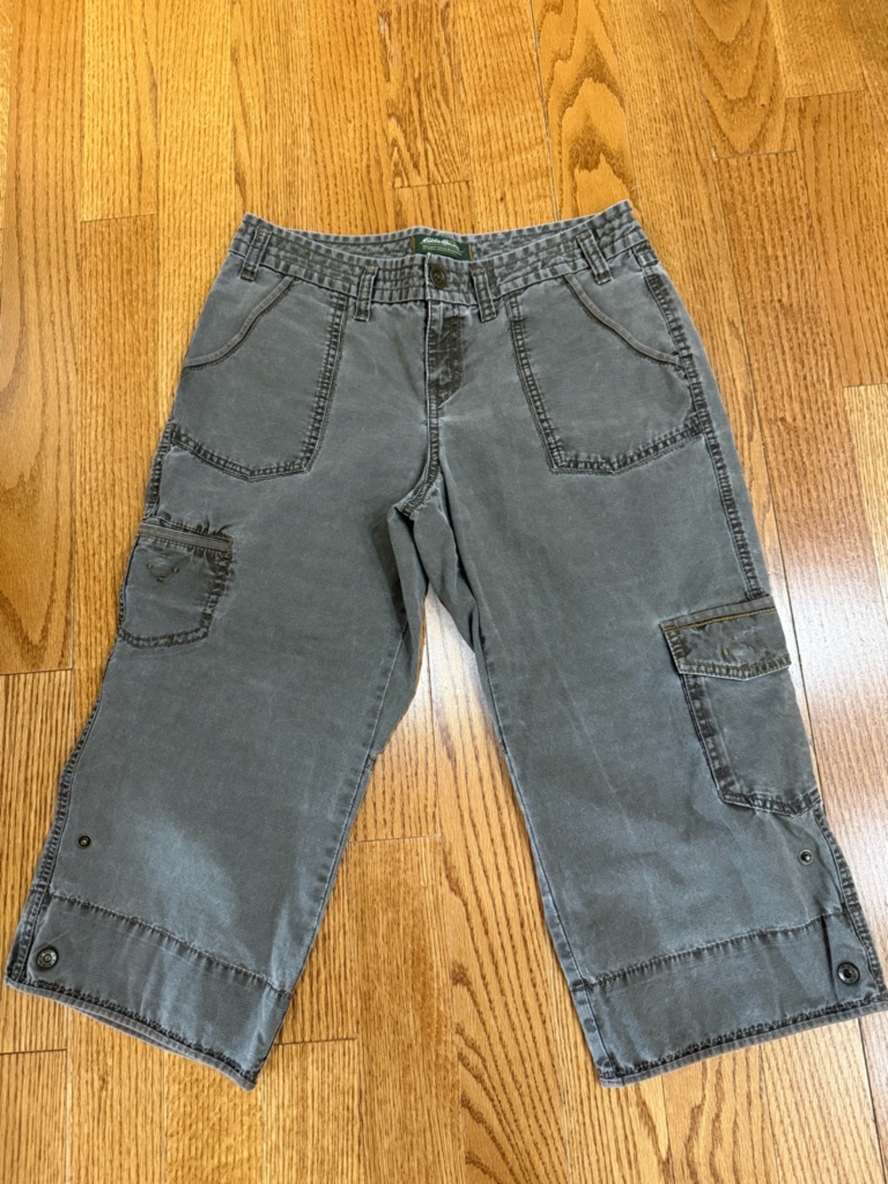 Eddie Bauer 4p womans capris sits below waist
Dark grey